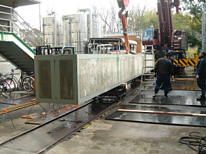 放射線遮蔽ブロック据付中